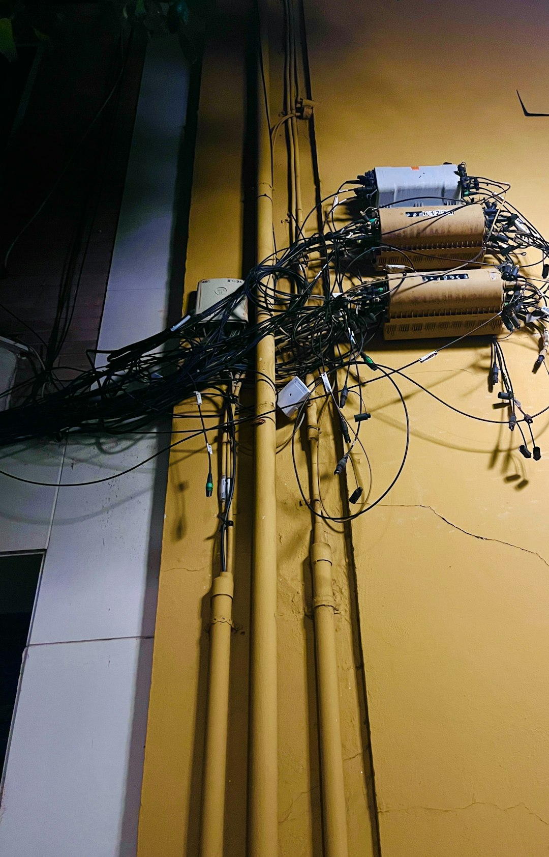 Bitcoinを麻痺させる”5つの標的”――海底ケーブル72%切断より深刻な脆弱性